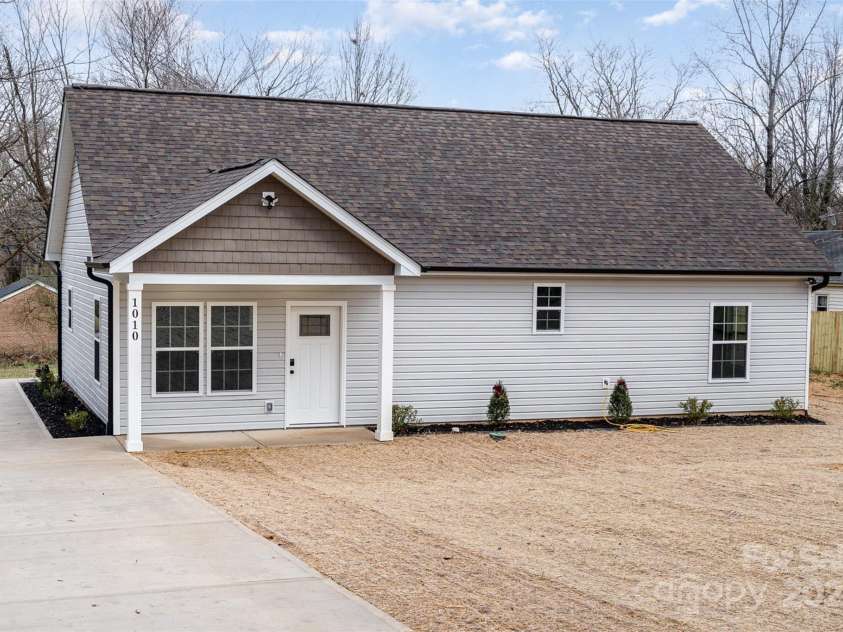 1010 Wilmouth Street, Shelby, NC 28152.  MLS# CAR4225070, YatesRealty ID 19840. 