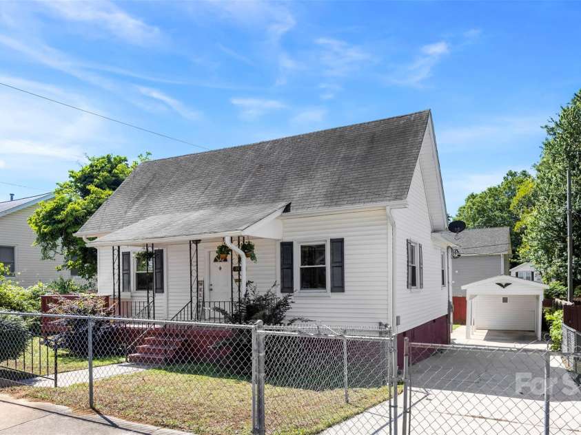 1113 4th Avenue, Gastonia, NC 28052.  MLS# CAR4377228, YatesRealty ID 19841. 
