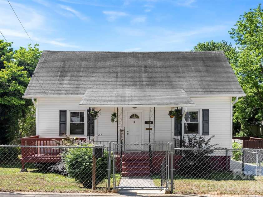1113 4th Avenue, Gastonia, NC 28052.  MLS# CAR4377228, YatesRealty ID 19841. 