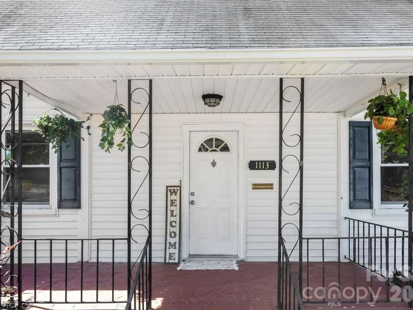 1113 4th Avenue, Gastonia, NC 28052.  MLS# CAR4377228, YatesRealty ID 19841. 