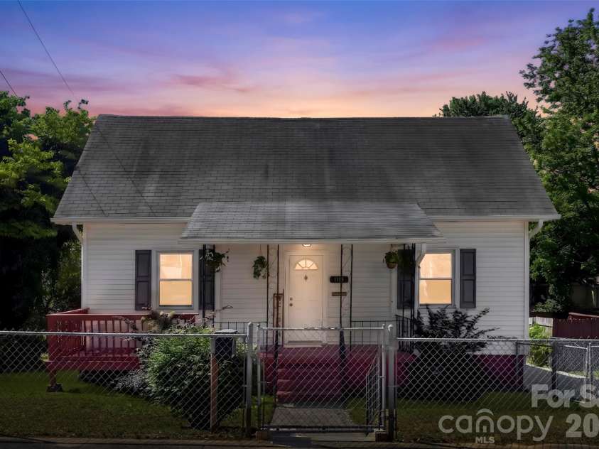 1113 4th Avenue, Gastonia, NC 28052.  MLS# CAR4377228, YatesRealty ID 19841. 