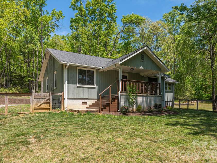 35 Grey Rock Valley, Black Mountain, NC 28711.  MLS# CAR4359846, YatesRealty ID 19842. 