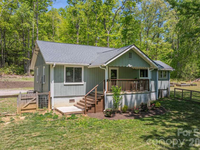 35 Grey Rock Valley, Black Mountain, NC 28711.  MLS# CAR4359846, YatesRealty ID 19842. 