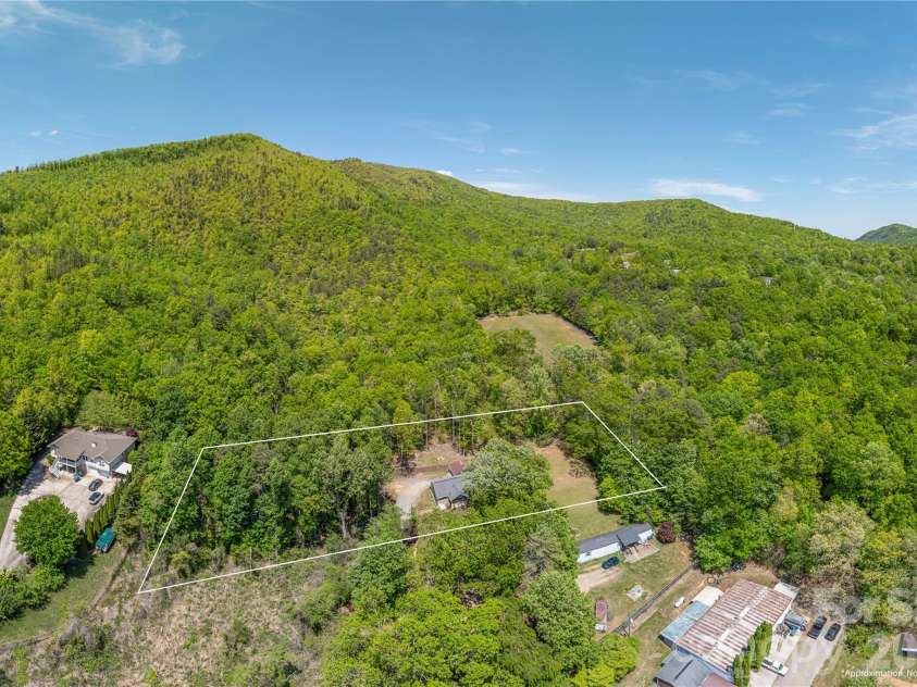 35 Grey Rock Valley, Black Mountain, NC 28711.  MLS# CAR4359846, YatesRealty ID 19842. 