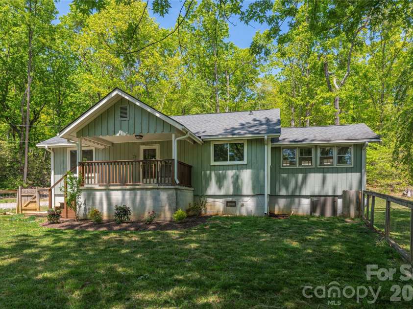 35 Grey Rock Valley, Black Mountain, NC 28711.  MLS# CAR4359846, YatesRealty ID 19842. 