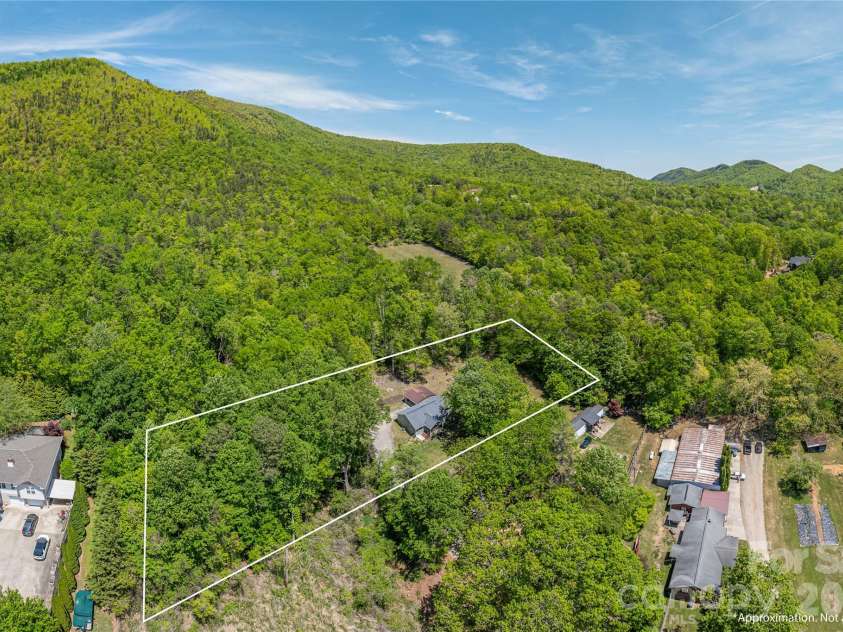 35 Grey Rock Valley, Black Mountain, NC 28711.  MLS# CAR4359846, YatesRealty ID 19842. 
