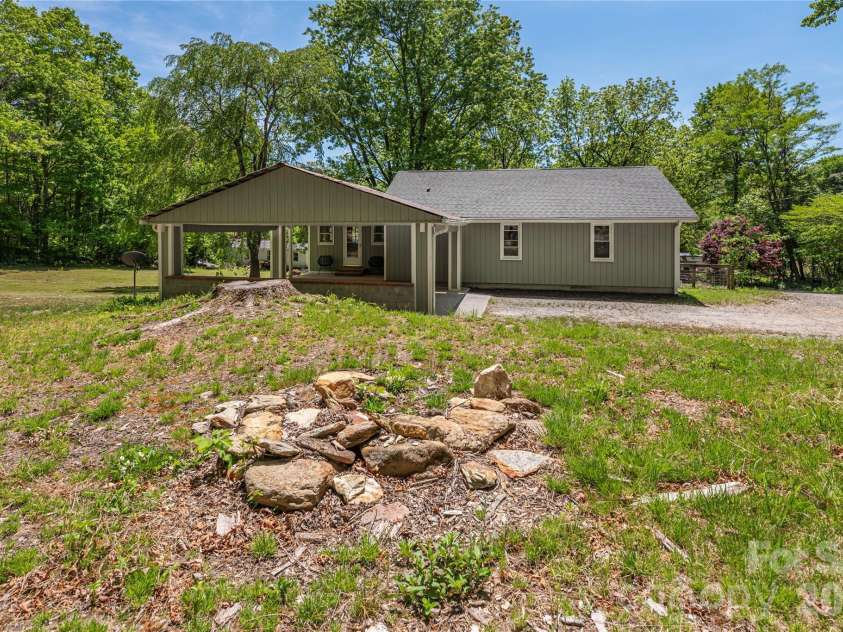 35 Grey Rock Valley, Black Mountain, NC 28711.  MLS# CAR4359846, YatesRealty ID 19842. 