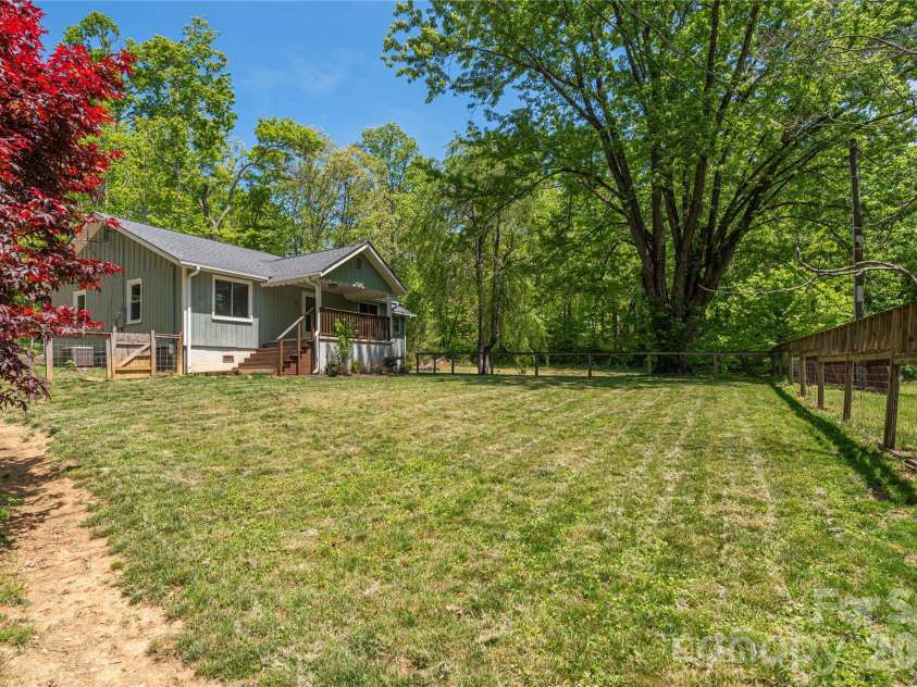 35 Grey Rock Valley, Black Mountain, NC 28711.  MLS# CAR4359846, YatesRealty ID 19842. 