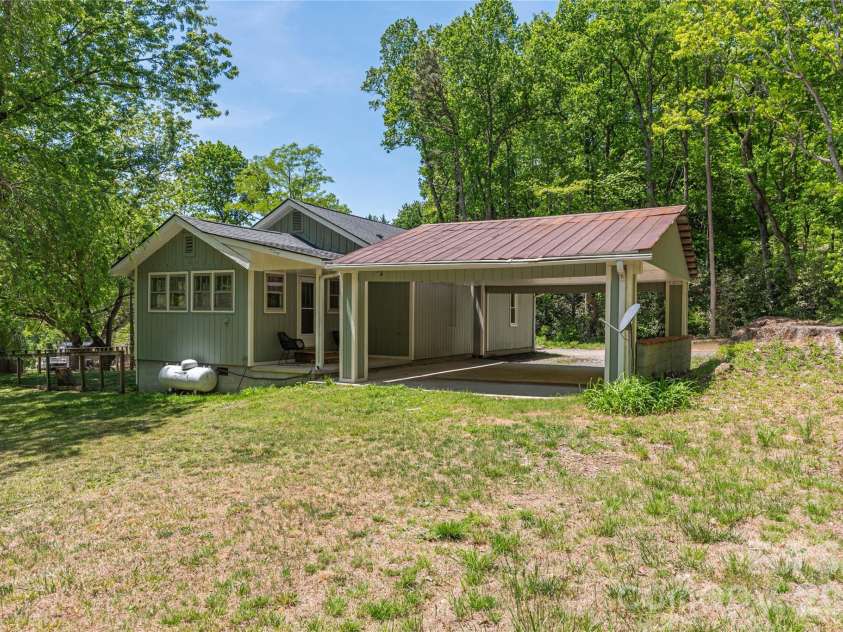 35 Grey Rock Valley, Black Mountain, NC 28711.  MLS# CAR4359846, YatesRealty ID 19842. 