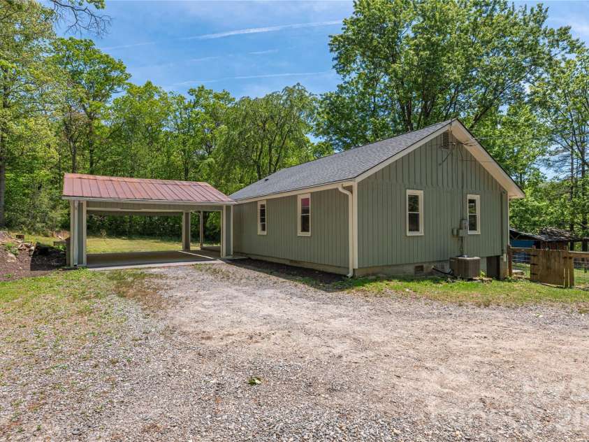 35 Grey Rock Valley, Black Mountain, NC 28711.  MLS# CAR4359846, YatesRealty ID 19842. 