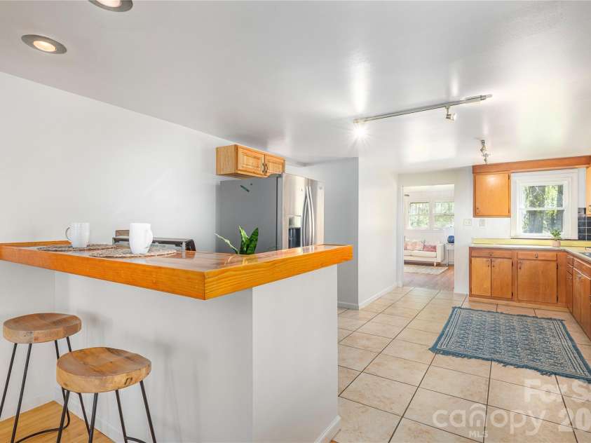 35 Grey Rock Valley, Black Mountain, NC 28711.  MLS# CAR4359846, YatesRealty ID 19842. Eat in kitchen with breakfast bar