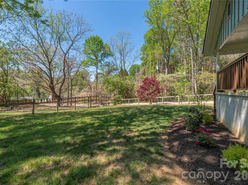 35 Grey Rock Valley, Black Mountain, NC 28711.  MLS# CAR4359846, YatesRealty ID 19842. Fully Fenced front yard 