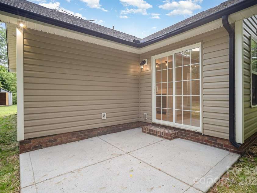 903 Brookdale Street, Kannapolis, NC 28083.  MLS# CAR4271054, YatesRealty ID 19843. Patio