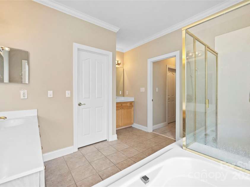 5940 Four Wood Drive, Matthews, NC 28104.  MLS# CAR4252079, YatesRealty ID 19844. 