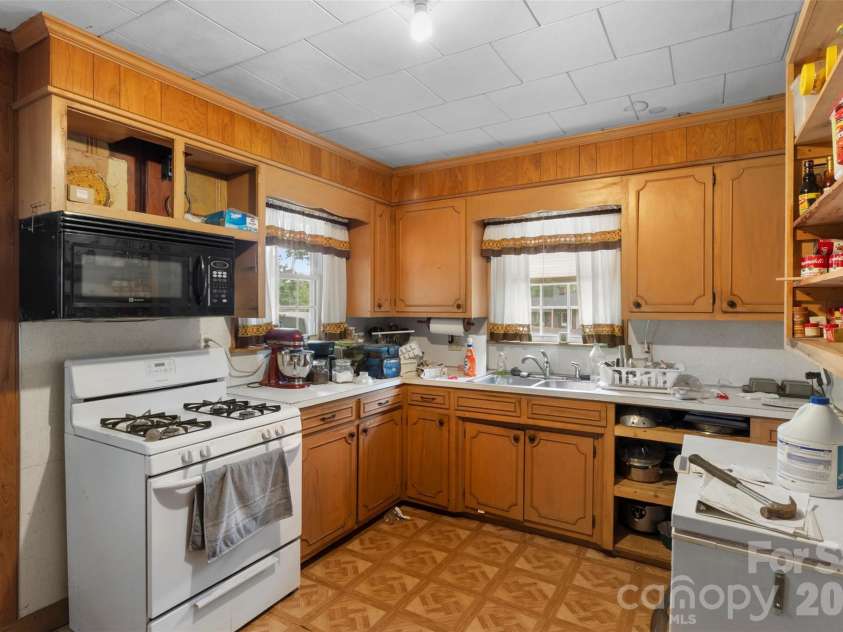2465 NC Highway 150 Highway, Lincolnton, NC 28092.  MLS# CAR4374965, YatesRealty ID 19845. 