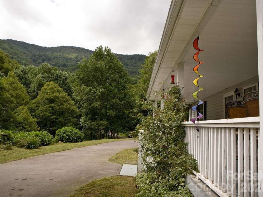 165 Peepeye Cove Road, Leicester, NC 28748.  MLS# CAR4378001, YatesRealty ID 19846. 