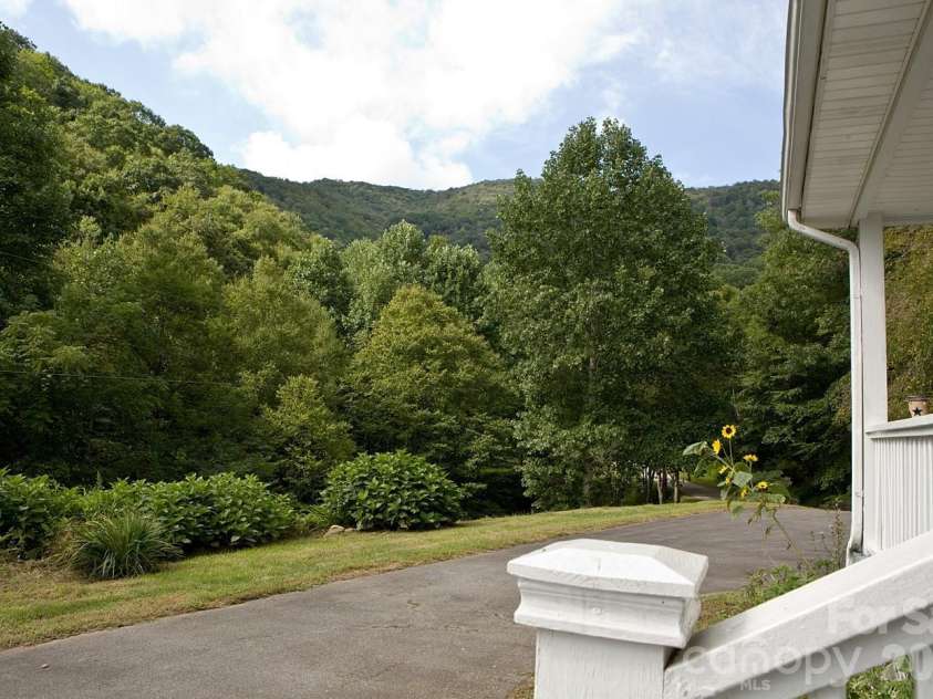 165 Peepeye Cove Road, Leicester, NC 28748.  MLS# CAR4378001, YatesRealty ID 19846. 