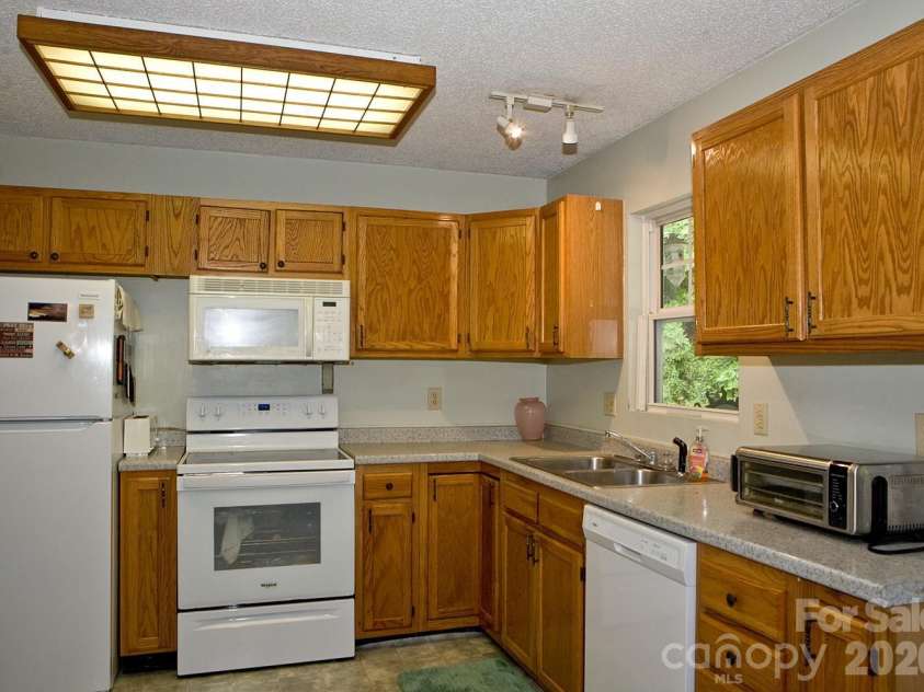 165 Peepeye Cove Road, Leicester, NC 28748.  MLS# CAR4378001, YatesRealty ID 19846. 