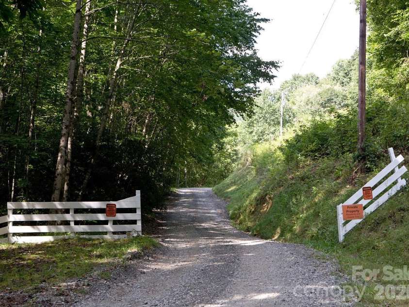 165 Peepeye Cove Road, Leicester, NC 28748.  MLS# CAR4378001, YatesRealty ID 19846. 