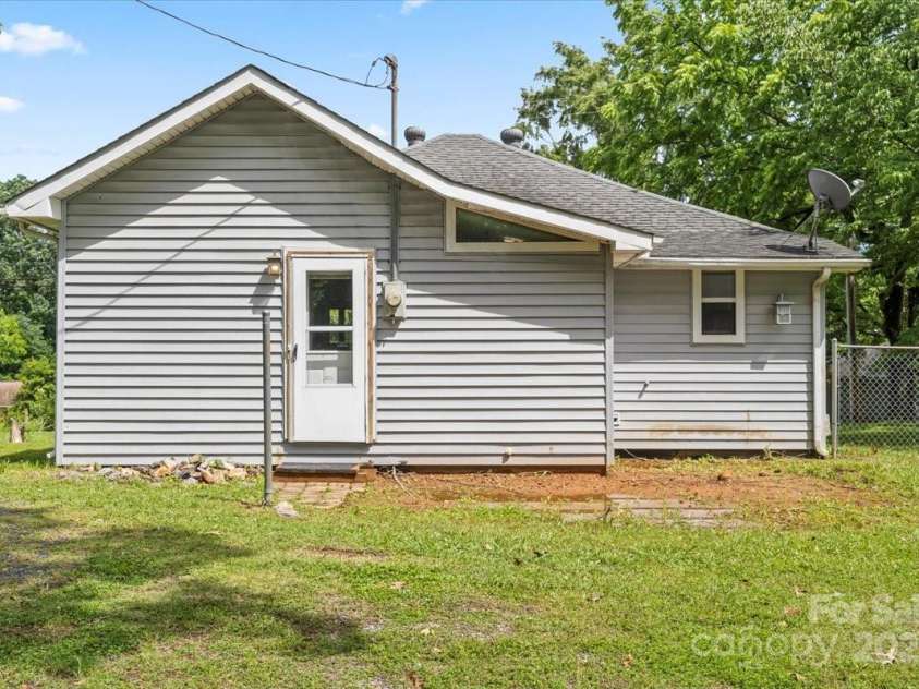 935 Church Street, Kings Mountain, NC 28086.  MLS# CAR4266013, YatesRealty ID 19847. 