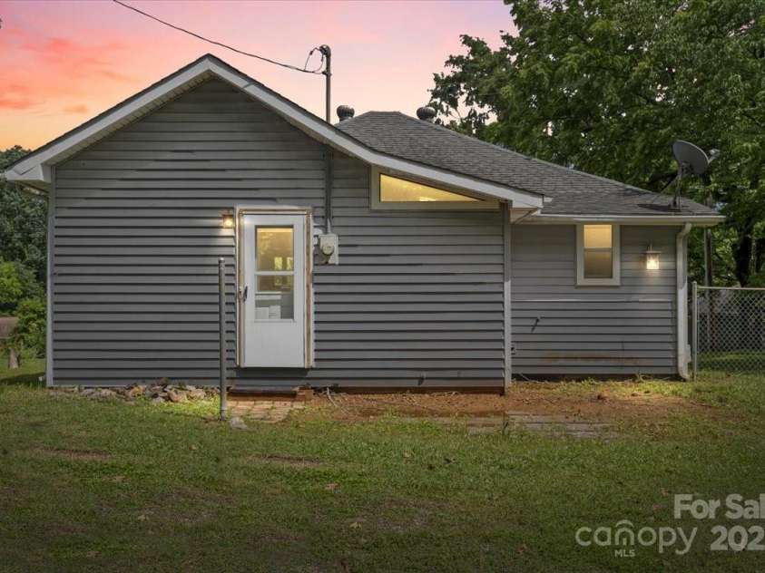 935 Church Street, Kings Mountain, NC 28086.  MLS# CAR4266013, YatesRealty ID 19847. 