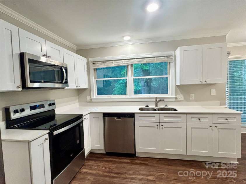 7401 Kinsmore Lane, Charlotte, NC 28269.  MLS# CAR4250625, YatesRealty ID 19848. 
