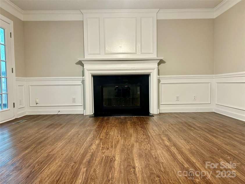7401 Kinsmore Lane, Charlotte, NC 28269.  MLS# CAR4250625, YatesRealty ID 19848. 