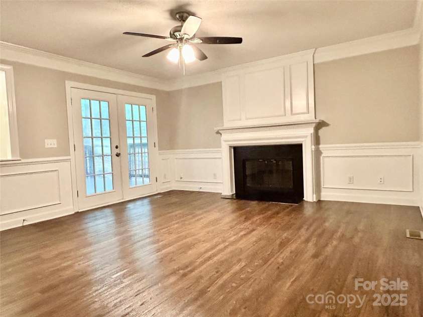 7401 Kinsmore Lane, Charlotte, NC 28269.  MLS# CAR4250625, YatesRealty ID 19848. 
