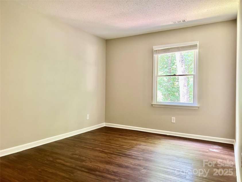 7401 Kinsmore Lane, Charlotte, NC 28269.  MLS# CAR4250625, YatesRealty ID 19848. 