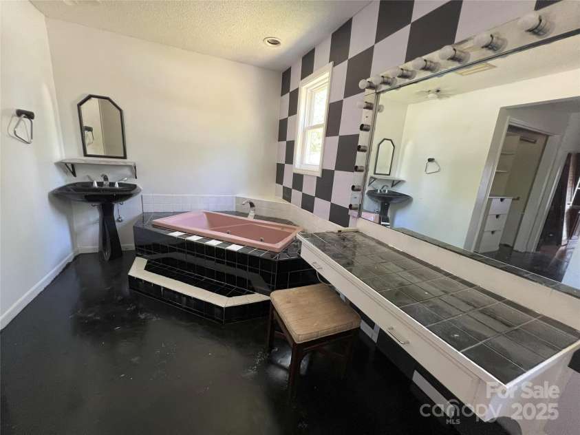 1926 Bud Arthur Bridge Road, Spartanburg, SC 29307.  MLS# CAR4247049, YatesRealty ID 19849. 