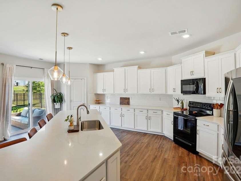 3471 Melwood Estates Drive, Denver, NC 28037.  MLS# CAR4264443, YatesRealty ID 19850. Kitchen w/island