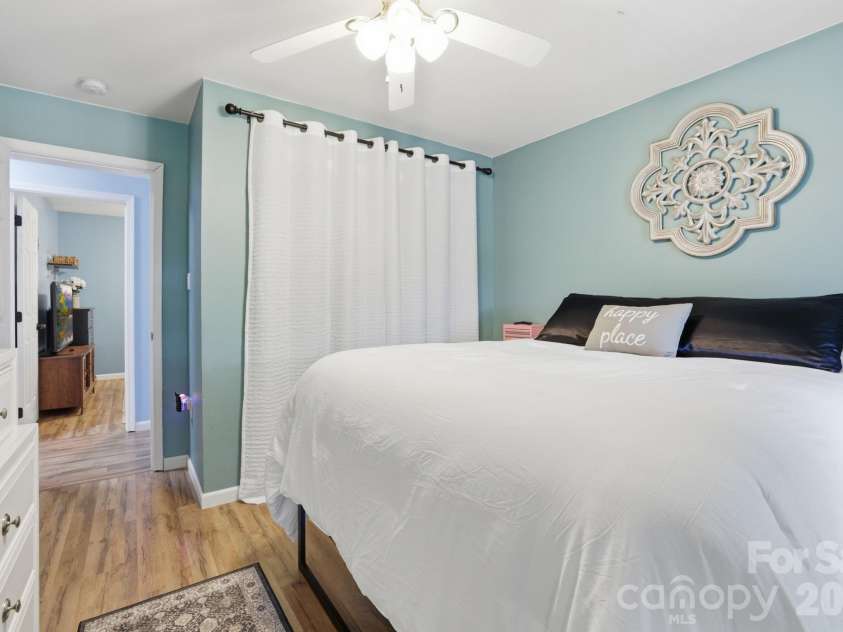 10 Country Road, Hendersonville, NC 28791.  MLS# CAR4372517, YatesRealty ID 19851. 