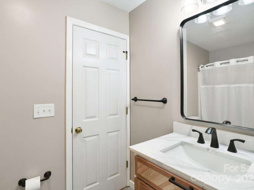 510 Laurel Street, Hendersonville, NC 28792.  MLS# CAR4246703, YatesRealty ID 19852. 