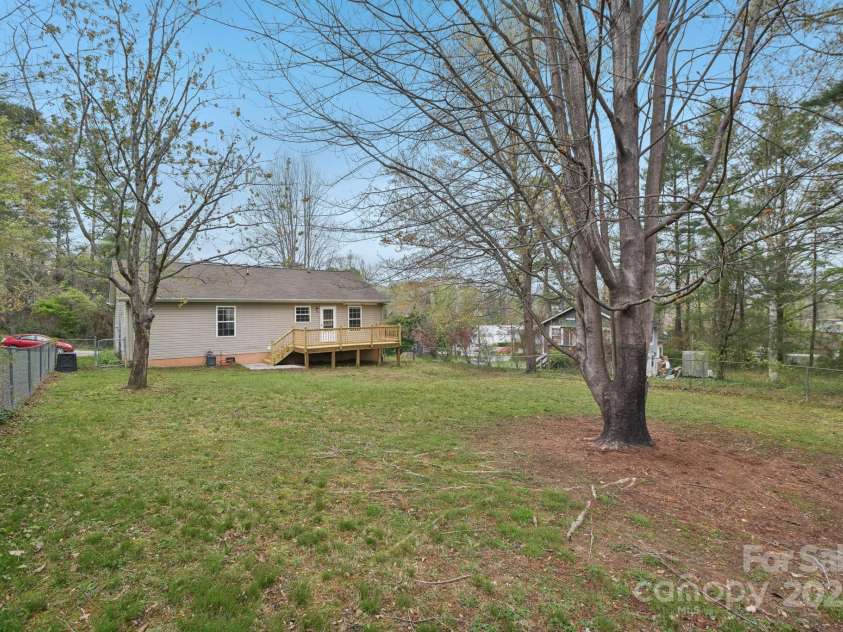 510 Laurel Street, Hendersonville, NC 28792.  MLS# CAR4246703, YatesRealty ID 19852. 