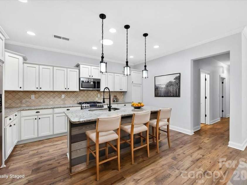 1301 Haywood Park Drive, Waxhaw, NC 28173.  MLS# CAR4298570, YatesRealty ID 19853. Chefs Kitchen