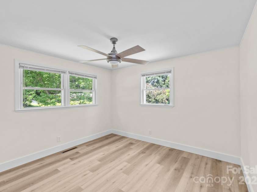 306 2nd Avenue Place, Conover, NC 28613.  MLS# CAR4270628, YatesRealty ID 19854. 2nd bedroom