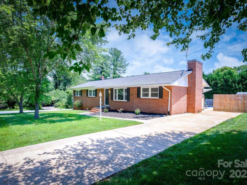 306 2nd Avenue Place, Conover, NC 28613.  MLS# CAR4270628, YatesRealty ID 19854. 