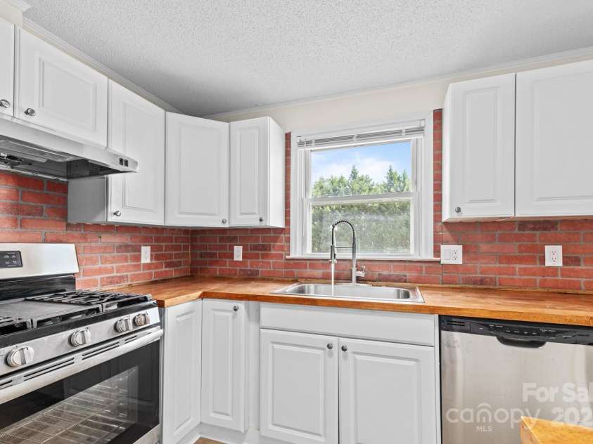 306 2nd Avenue Place, Conover, NC 28613.  MLS# CAR4270628, YatesRealty ID 19854. 