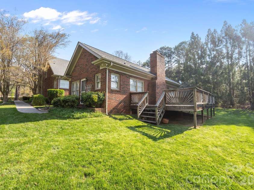 3325 Tilley Morris Road, Matthews, NC 28105.  MLS# CAR4372794, YatesRealty ID 19855. 