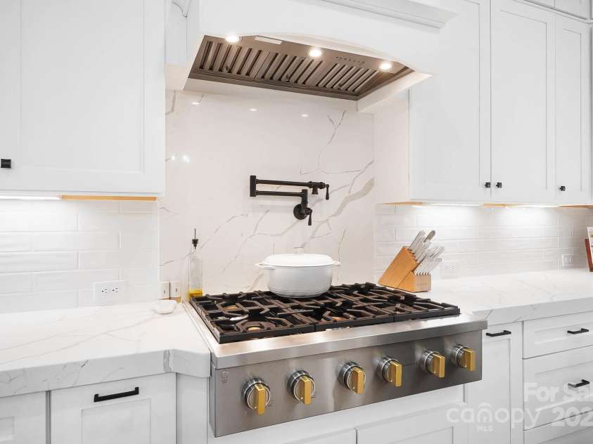 1005 Grand Oak Drive, Waxhaw, NC 28173.  MLS# CAR4253613, YatesRealty ID 19856. 