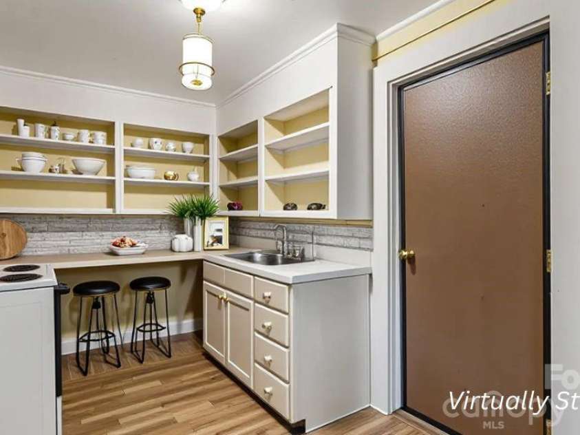 222 Glendale Avenue, Asheville, NC 28803.  MLS# CAR4307469, YatesRealty ID 19856. 