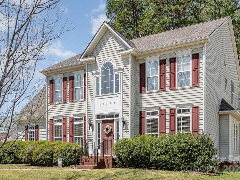 10200 Rivendell Lane, Charlotte, NC 28269.  MLS# CAR4237612, YatesRealty ID 19858. 