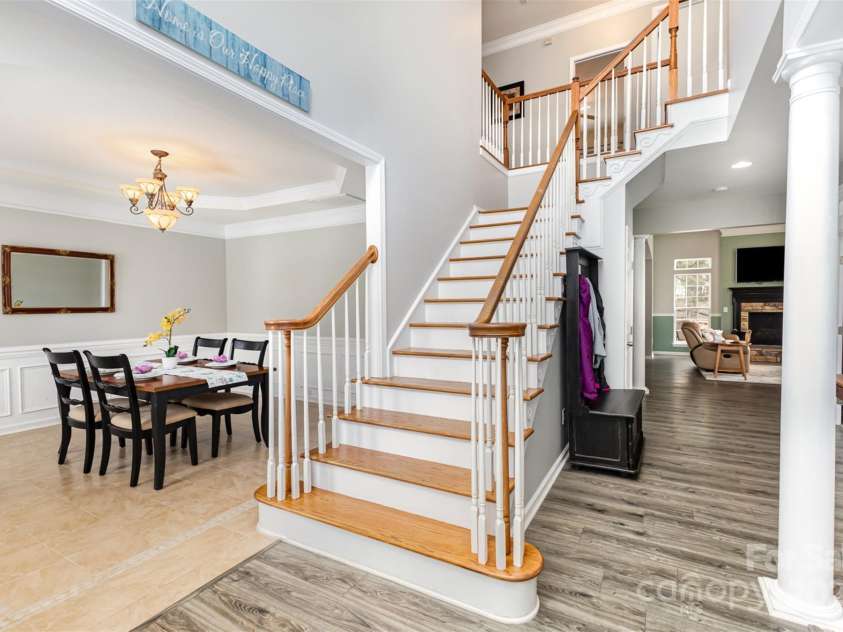 10200 Rivendell Lane, Charlotte, NC 28269.  MLS# CAR4237612, YatesRealty ID 19858. 