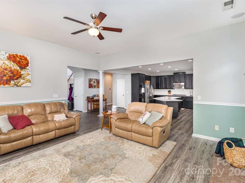 10200 Rivendell Lane, Charlotte, NC 28269.  MLS# CAR4237612, YatesRealty ID 19858. 