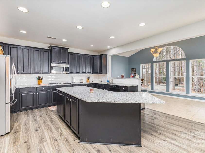 10200 Rivendell Lane, Charlotte, NC 28269.  MLS# CAR4237612, YatesRealty ID 19858. 