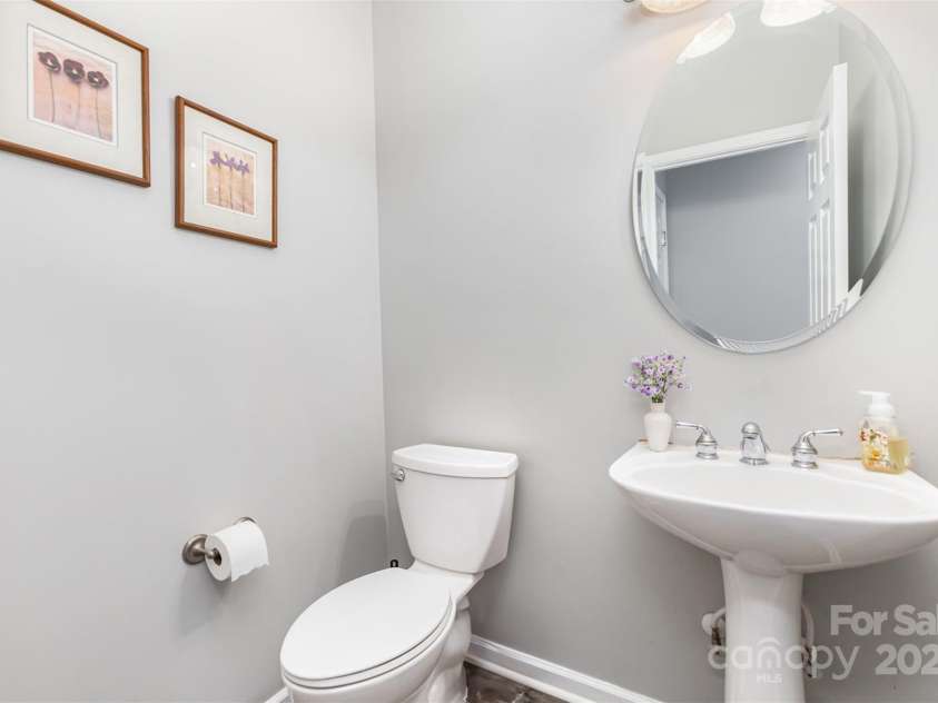 10200 Rivendell Lane, Charlotte, NC 28269.  MLS# CAR4237612, YatesRealty ID 19858. 