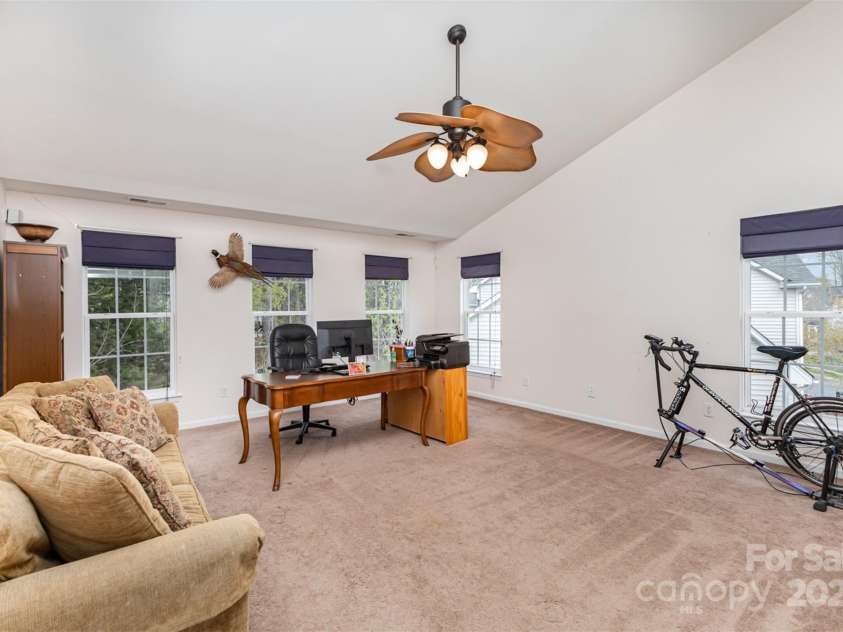 10200 Rivendell Lane, Charlotte, NC 28269.  MLS# CAR4237612, YatesRealty ID 19858. 