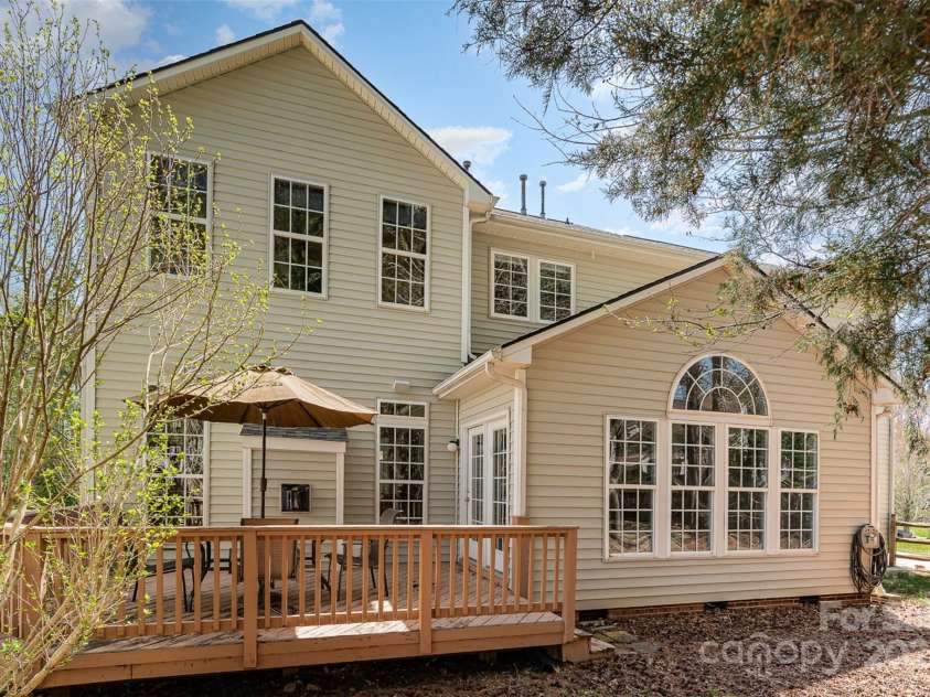 10200 Rivendell Lane, Charlotte, NC 28269.  MLS# CAR4237612, YatesRealty ID 19858. 