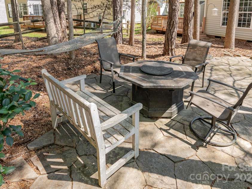 10200 Rivendell Lane, Charlotte, NC 28269.  MLS# CAR4237612, YatesRealty ID 19858. 