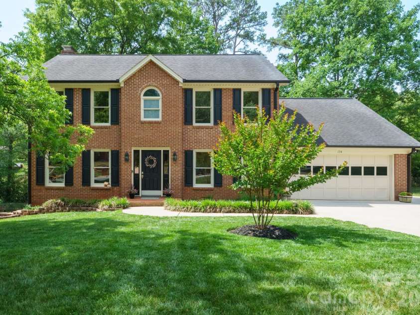 134 31st Avenue Court, Hickory, NC 28601.  MLS# CAR4369505, YatesRealty ID 19858. 